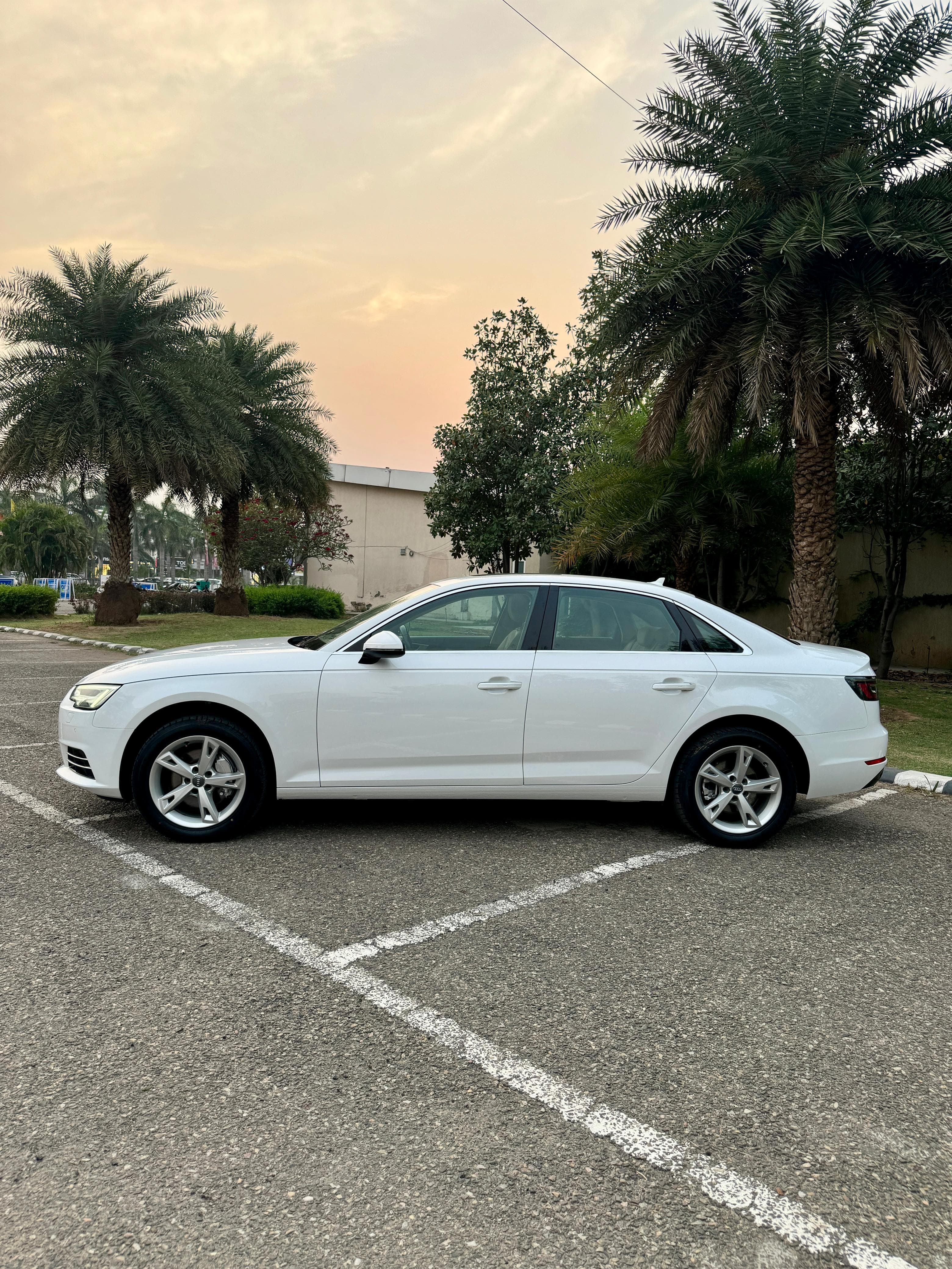 Audi A4 35 Tdi Diesel Top Variant